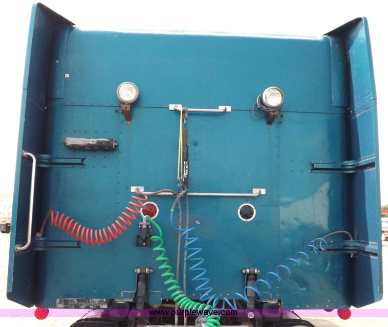 image for item H9249 1996 Peterbilt 378 semi truck