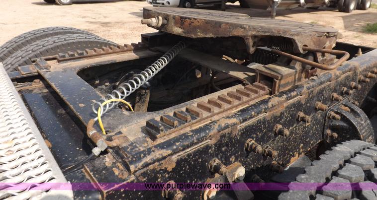 image for item H9249 1996 Peterbilt 378 semi truck