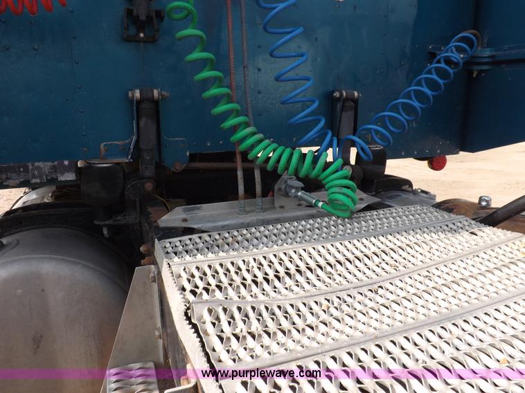 image for item H9249 1996 Peterbilt 378 semi truck