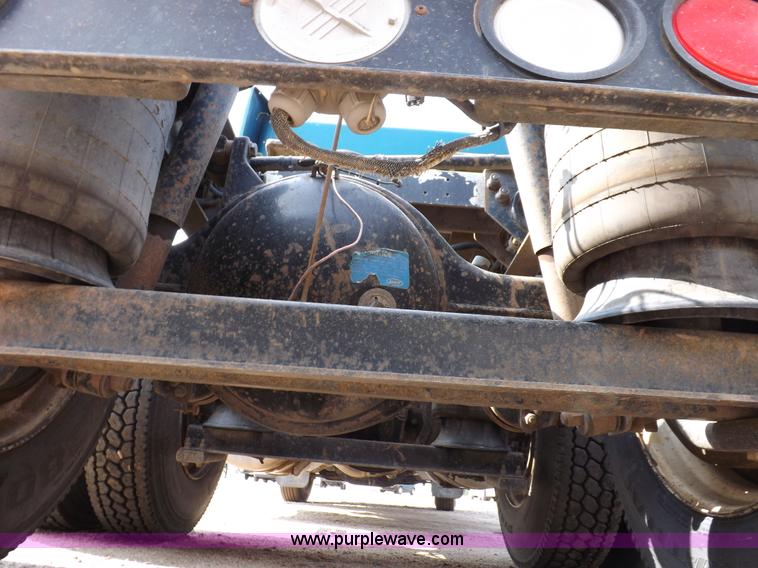 image for item H9249 1996 Peterbilt 378 semi truck