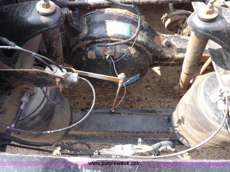 image for item H9249 1996 Peterbilt 378 semi truck