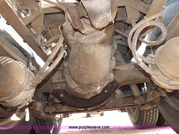 image for item H9249 1996 Peterbilt 378 semi truck