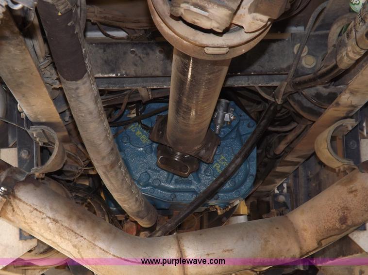 image for item H9249 1996 Peterbilt 378 semi truck