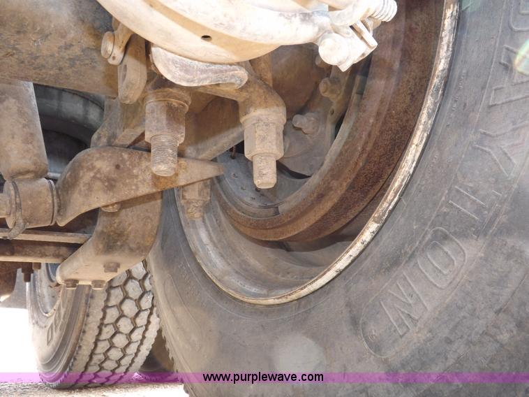 image for item H9249 1996 Peterbilt 378 semi truck