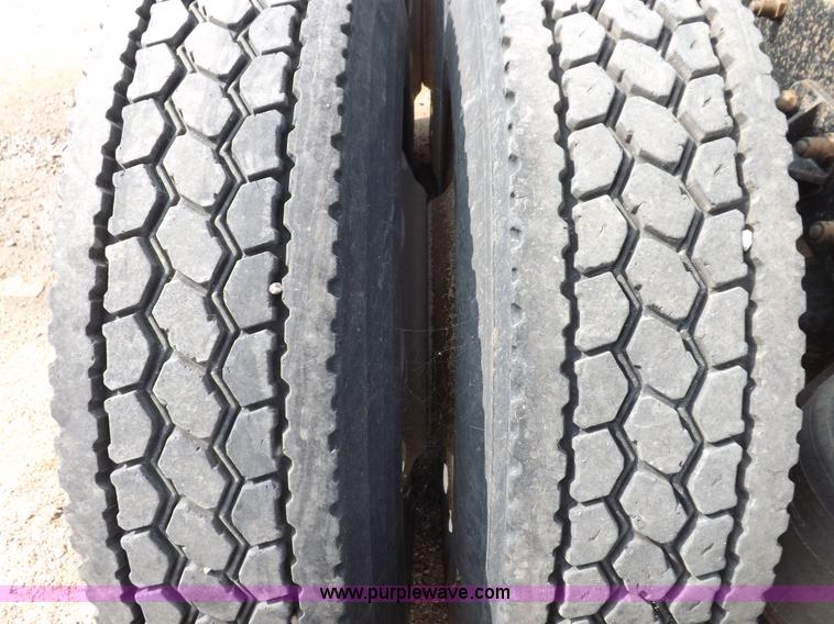 image for item H9249 1996 Peterbilt 378 semi truck