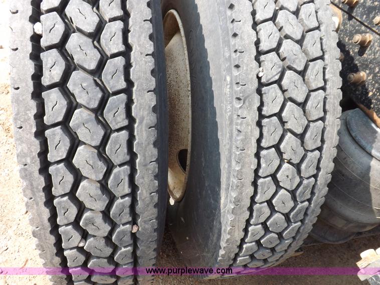 image for item H9249 1996 Peterbilt 378 semi truck