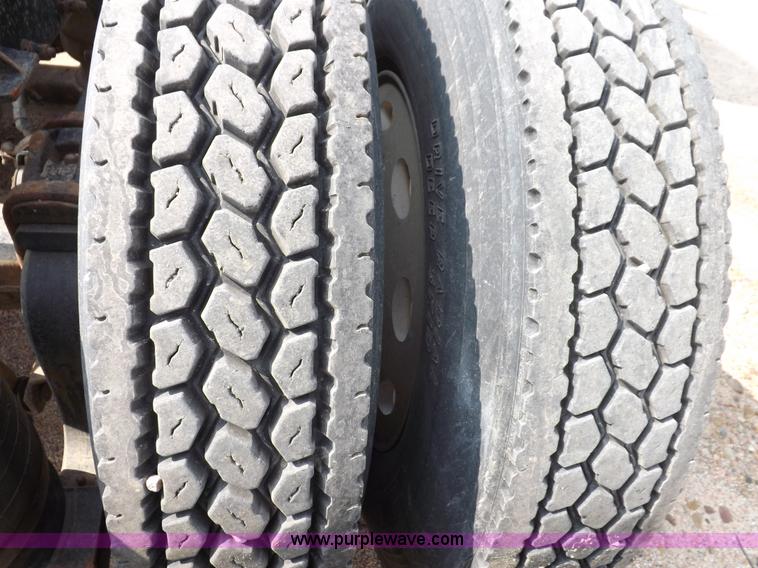 image for item H9249 1996 Peterbilt 378 semi truck