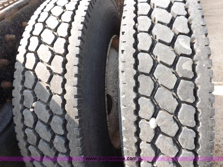 image for item H9249 1996 Peterbilt 378 semi truck