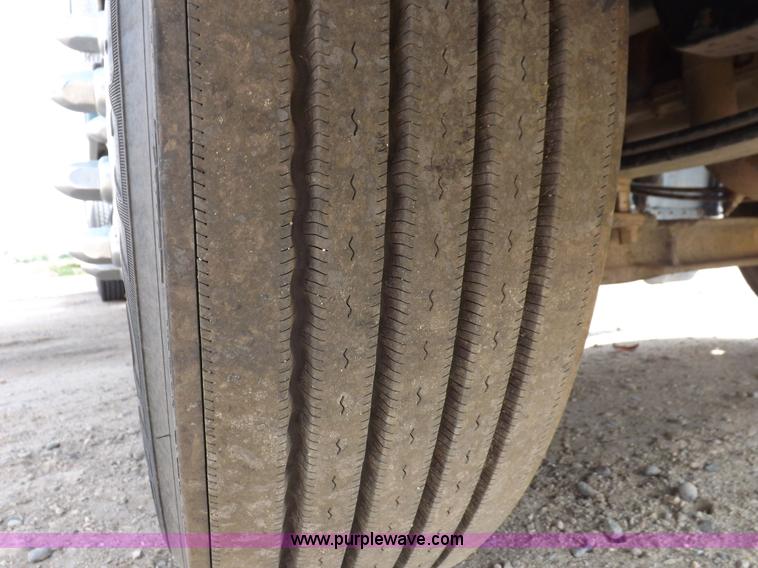 image for item H9249 1996 Peterbilt 378 semi truck