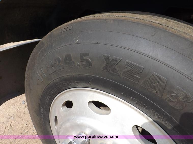 image for item H9249 1996 Peterbilt 378 semi truck