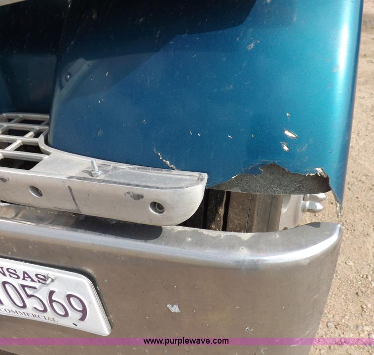 image for item H9249 1996 Peterbilt 378 semi truck