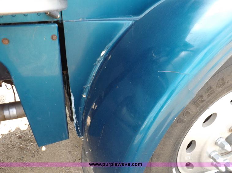 image for item H9249 1996 Peterbilt 378 semi truck