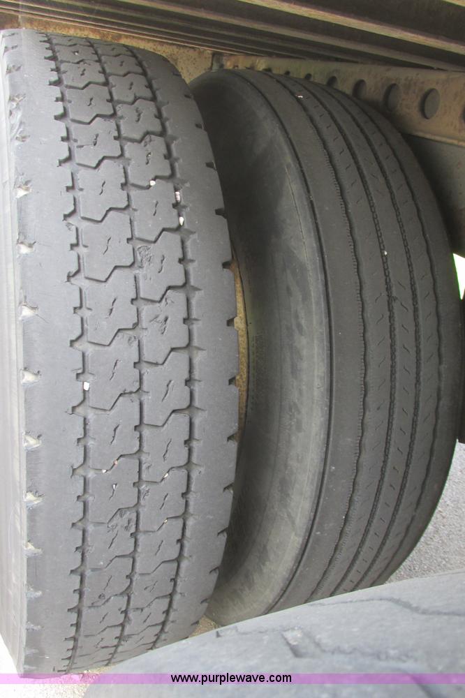 image for item I3484 1994 Wabash SA-102CW dray van trailer