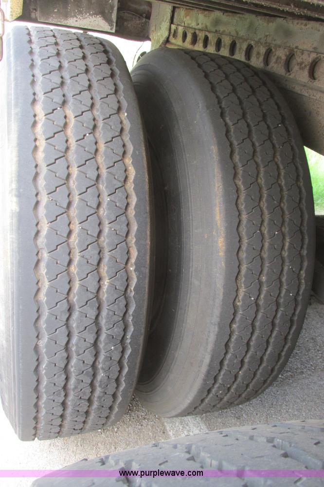 image for item I3485 1989 Stoughton ASVW-535T-S-C dry van trailer