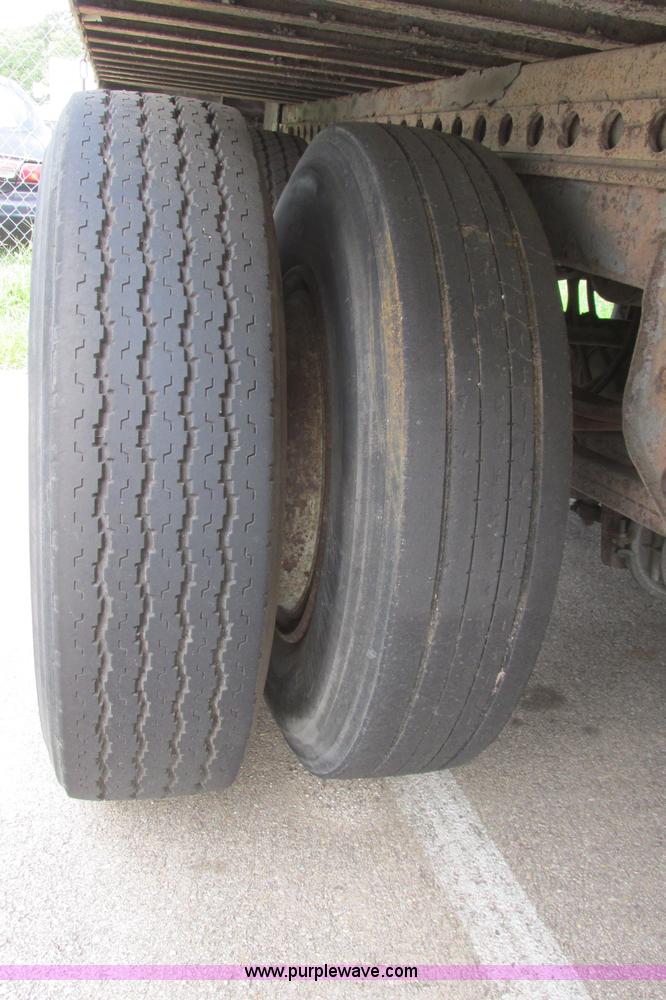 image for item I3485 1989 Stoughton ASVW-535T-S-C dry van trailer