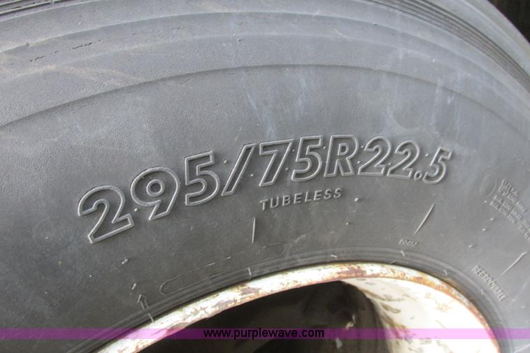 image for item I3485 1989 Stoughton ASVW-535T-S-C dry van trailer