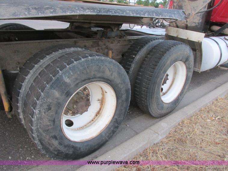 image for item I6199 1999 Mack CH613 semi truck