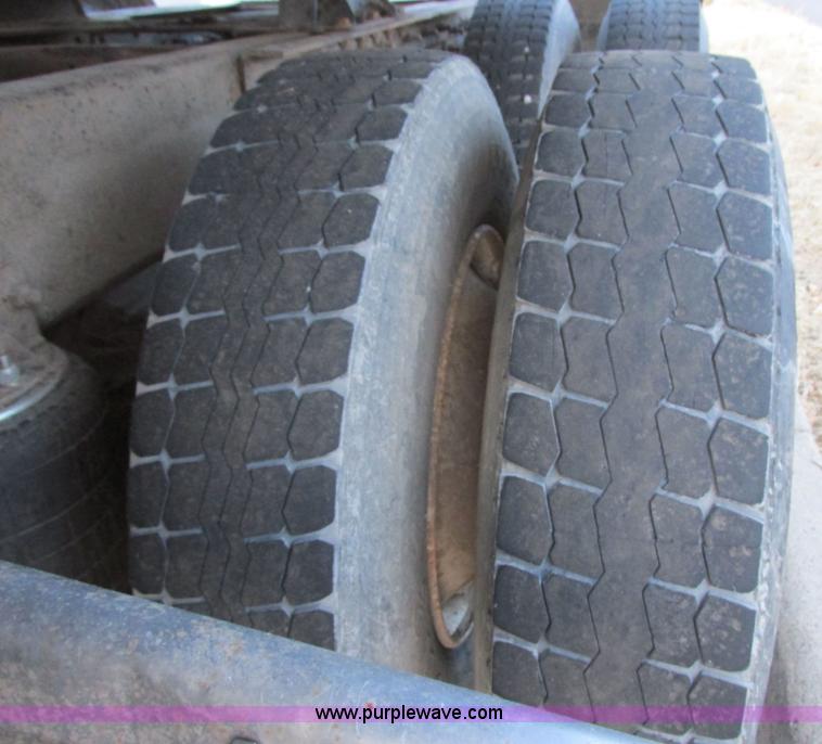 image for item I6199 1999 Mack CH613 semi truck