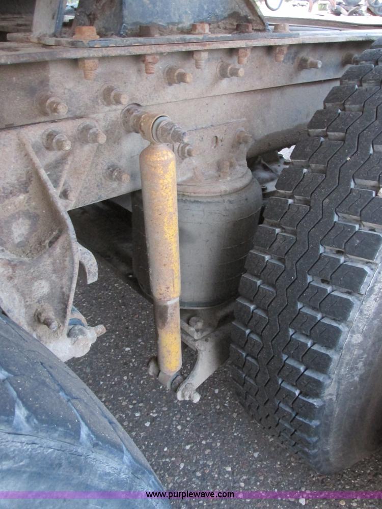 image for item I6199 1999 Mack CH613 semi truck