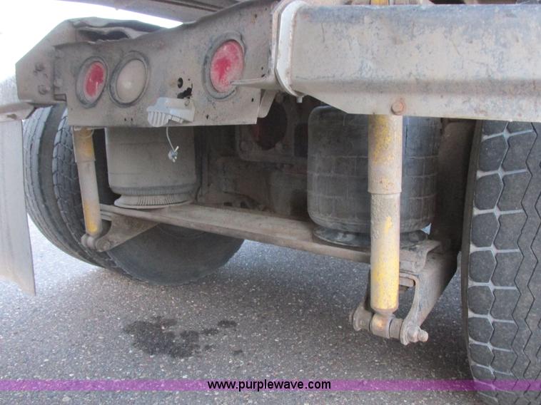 image for item I6199 1999 Mack CH613 semi truck