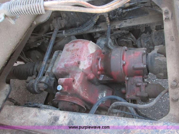 image for item I6199 1999 Mack CH613 semi truck