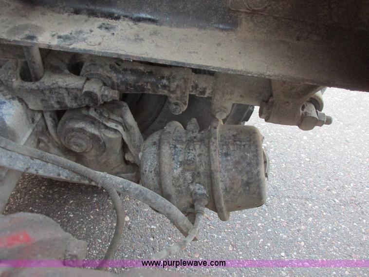 image for item I6199 1999 Mack CH613 semi truck