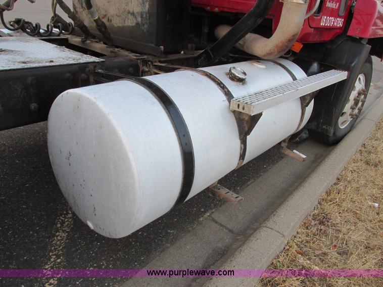 image for item I6199 1999 Mack CH613 semi truck