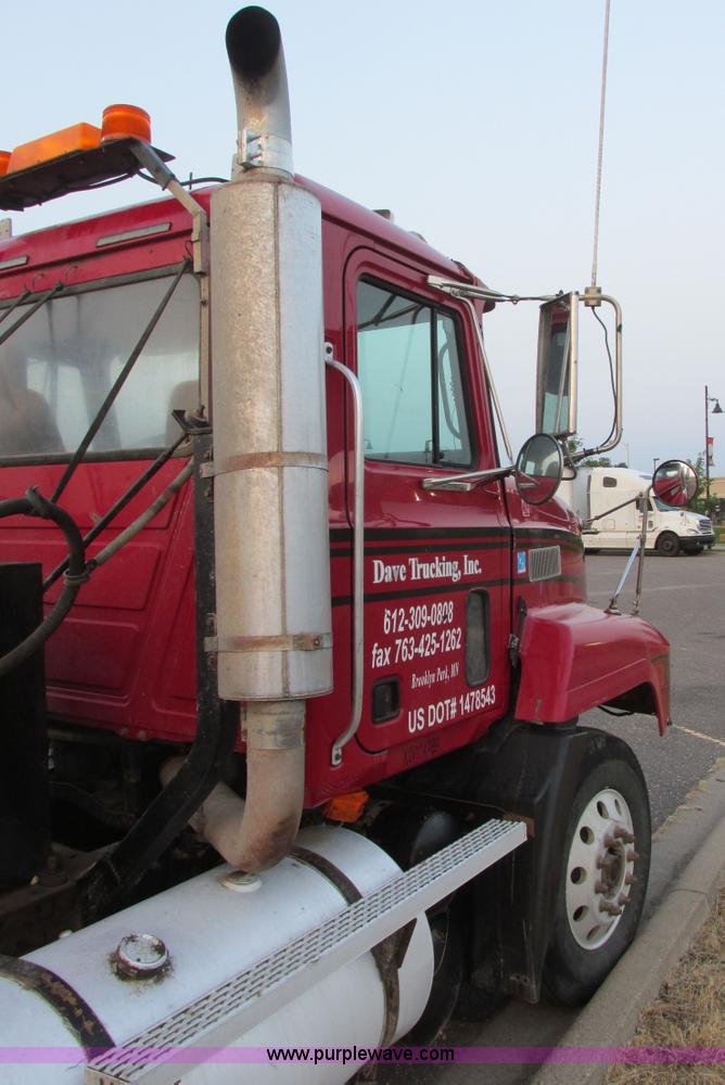 image for item I6199 1999 Mack CH613 semi truck