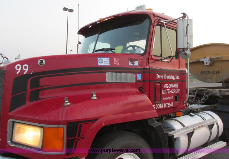 image for item I6199 1999 Mack CH613 semi truck