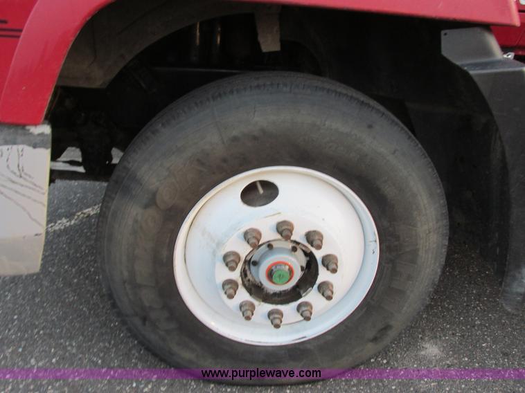 image for item I6199 1999 Mack CH613 semi truck