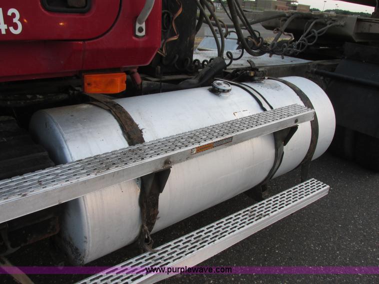 image for item I6199 1999 Mack CH613 semi truck