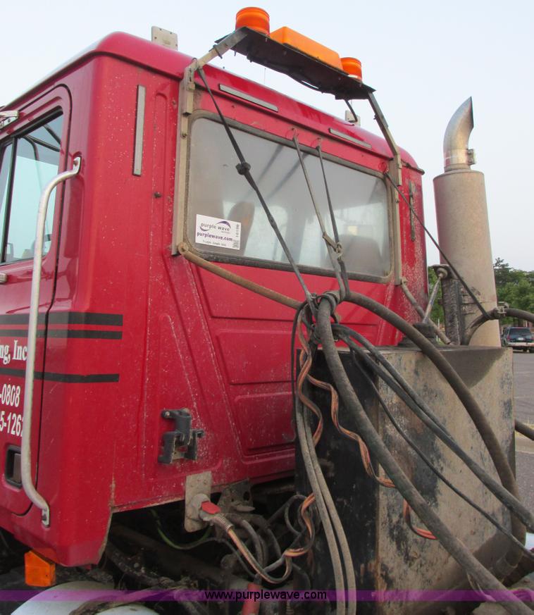 image for item I6199 1999 Mack CH613 semi truck