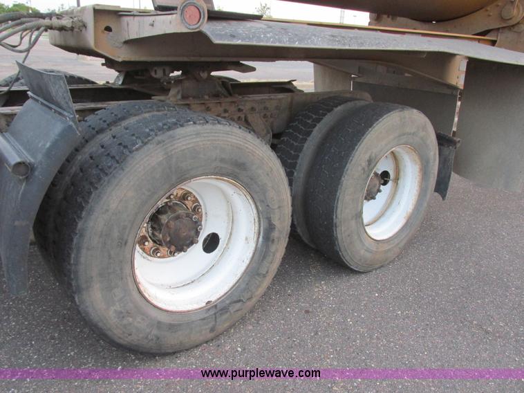 image for item I6199 1999 Mack CH613 semi truck