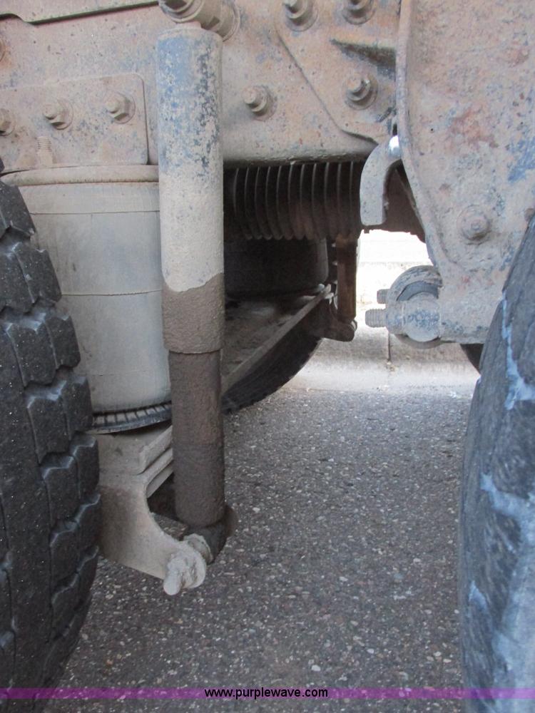 image for item I6199 1999 Mack CH613 semi truck