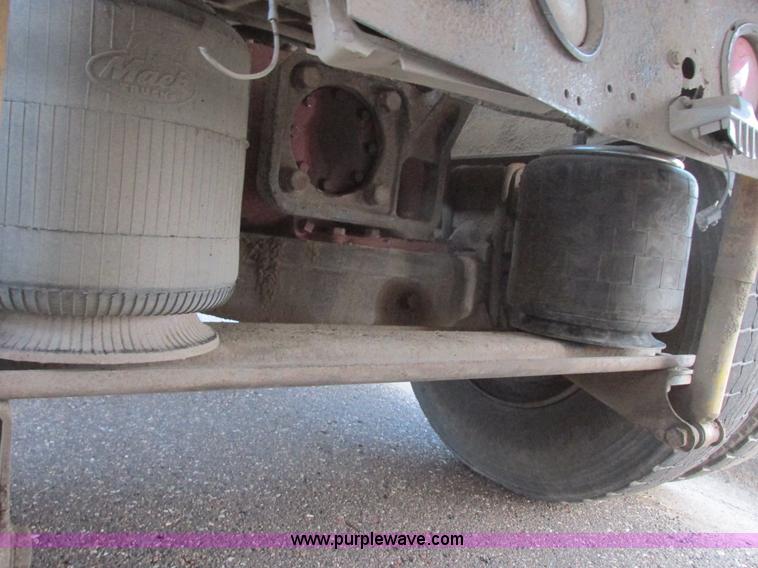 image for item I6199 1999 Mack CH613 semi truck