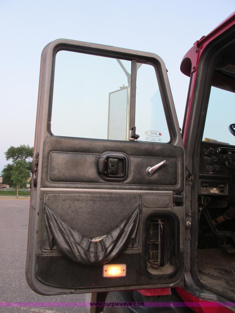 image for item I6199 1999 Mack CH613 semi truck