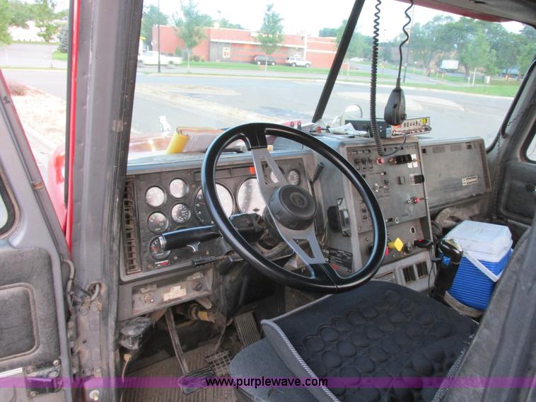 image for item I6199 1999 Mack CH613 semi truck