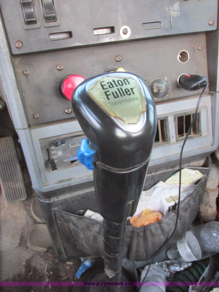 image for item I6199 1999 Mack CH613 semi truck