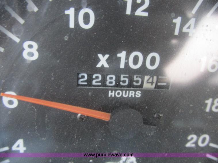 image for item I6199 1999 Mack CH613 semi truck