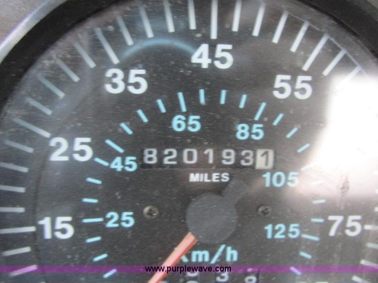 image for item I6199 1999 Mack CH613 semi truck