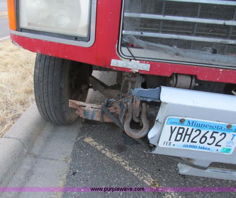 image for item I6199 1999 Mack CH613 semi truck