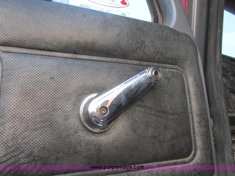 image for item I6199 1999 Mack CH613 semi truck