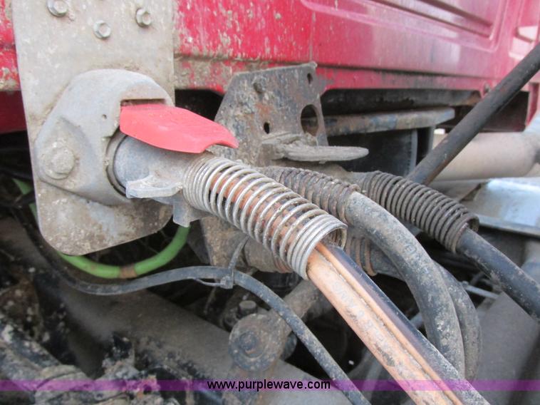 image for item I6199 1999 Mack CH613 semi truck