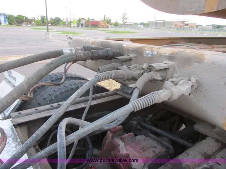 image for item I6199 1999 Mack CH613 semi truck