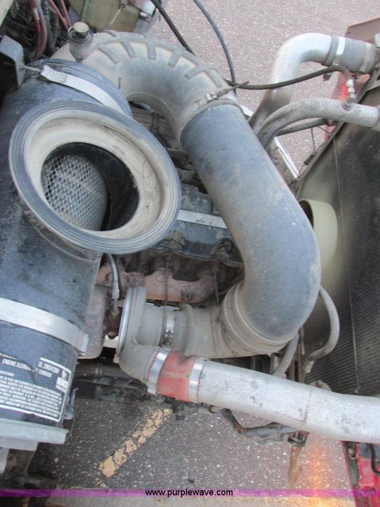 image for item I6199 1999 Mack CH613 semi truck