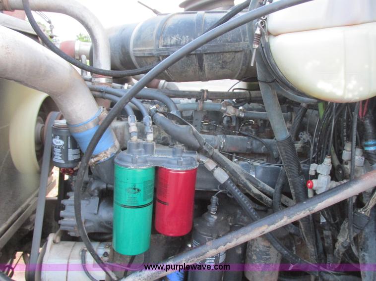 image for item I6199 1999 Mack CH613 semi truck