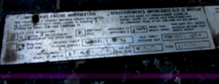 image for item I6199 1999 Mack CH613 semi truck