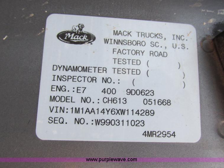 image for item I6199 1999 Mack CH613 semi truck