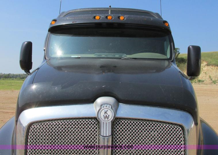 image for item I6208 1997 Kenworth T2000 semi truck