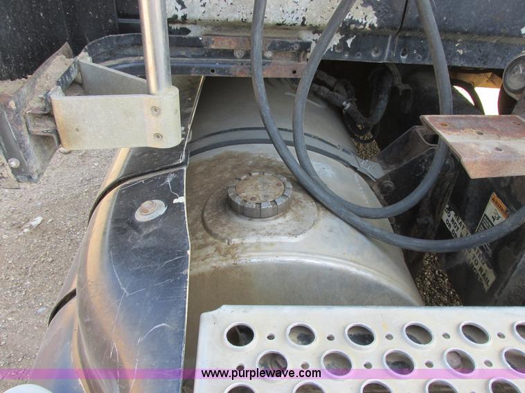 image for item I6208 1997 Kenworth T2000 semi truck